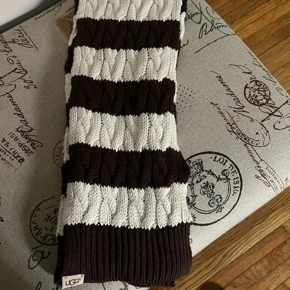 Brown & Cream Ugg Cable Knit Scarf - Picture 4 of 5